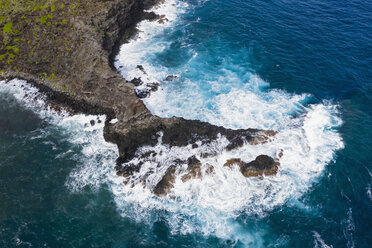 Blick von oben auf den Pazifischen Ozean und die West Maui Mountains, Maui, Hawaii, USA - FOF10735