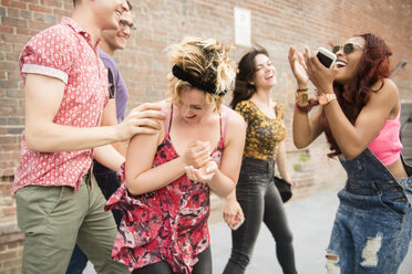 Friends laughing in city - BLEF03435