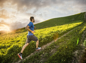 Hispanic man running on hill - BLEF03474