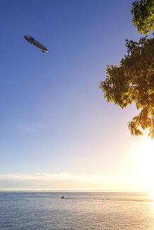 Zeppelin über dem Bodensee, Friedrichshafen, Deutschland - PUF01462