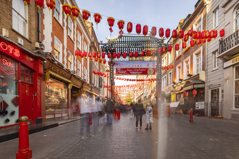 UK, London, Lange Belichtung von Chinatown - TAMF01470