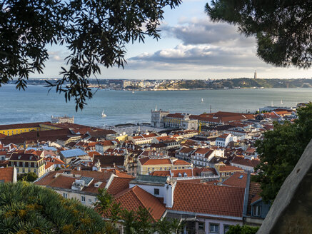 Blick über die Stadt vom Miradouro da Nossa Senhora do Monte, Lissabon, Portugal - AMF07011