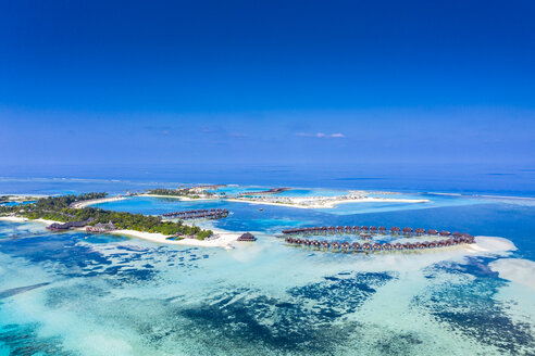 Luftaufnahme über Olhuveli und Bodufinolhu mit Fun Island Resort, Süd Male Atoll, Malediven - AMF07026