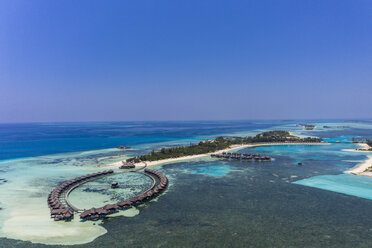 Luftaufnahme über Olhuveli mit Wasserbungalows, Süd Male Atoll, Malediven - AMF07034