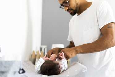 Father changing diaper of his newborn baby - ERRF01295