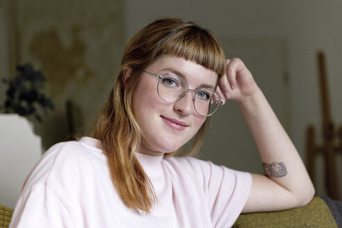 Portrait of female student with tattoo - FLLF00204