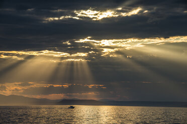 Sun breaking through the clouds above the Amur in Vladivostok, Russia - RUNF02089