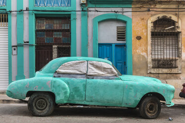 Geparkter beschädigter Oldtimer, Havanna, Kuba - HSIF00596