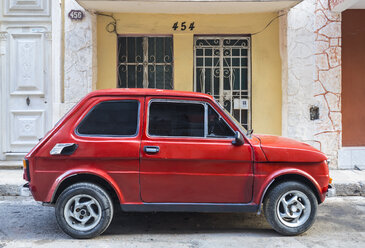 Parked red vintage car, Havana, Cuba - HSIF00608