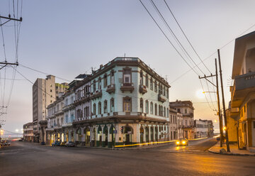 Stadtansicht in der Dämmerung, Havanna, Kuba - HSIF00622