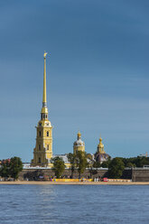 Peter-und-Paul-Festung von der Newa aus gesehen, St. Petersburg, Russland - RUNF02116