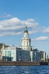 Colonial buildings at the Spit of Vasilievsky Island seen from the Neva, St. Petersburg, Russia - RUNF02124