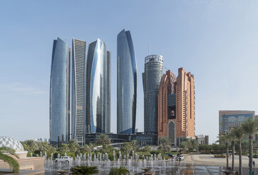 Moderne Hochhäuser, Abu Dhabi, Emirat Abu Dhabi, Vereinigte Arabische Emirate, - BLEF04049