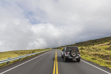 Jeep auf dem Haleakala Highway, Maui, Hawaii, USA - FOF10793