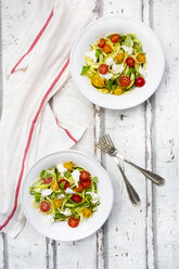 Zoodles-Salat mit Tomaten, Büffelmozzarella und Basilikum - LVF08061