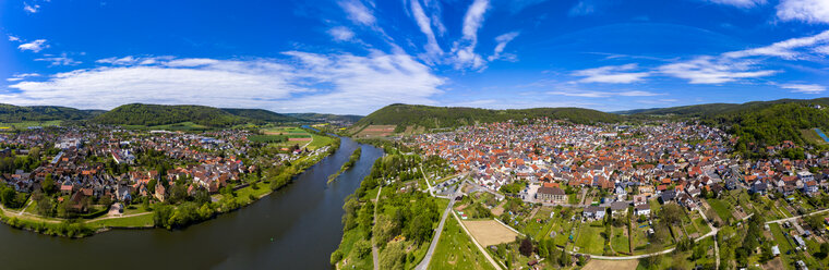 Panoramablick auf Kleinheubach und Großheubach mit Main, Bayern, Deutschland - AMF07040