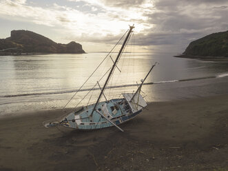 Old yacht at Benete beach, Maluk, West Sumbawa,Indonesia - KNTF02760