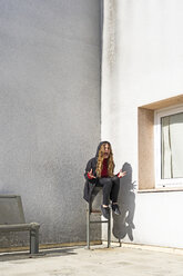 Screaming teenage girl sitting in a corner - ERRF01397