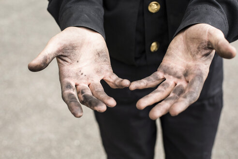 Close-up of dirty hands of a chimney sweep - MAEF12888