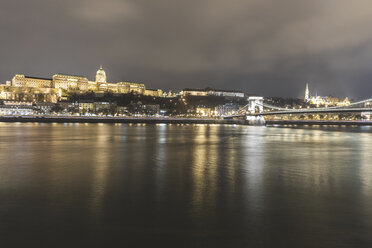 Donau, Budaer Burg und Kettenbrücke bei Nacht, Budapest, Ungarn - WPEF01542