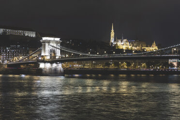 Donau, Budaer Burg und Kettenbrücke bei Nacht, Budapest, Ungarn - WPEF01543