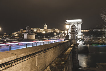 Donau, Budaer Burg und Kettenbrücke bei Nacht, Budapest, Ungarn - WPEF01545