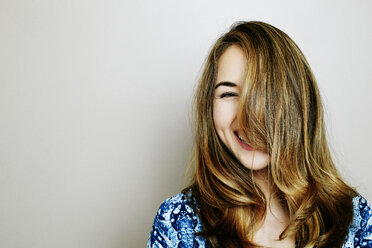 Portrait of laughing Hispanic woman - BLEF04622