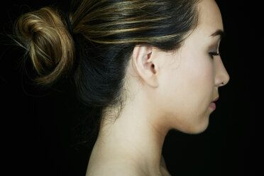 Profile of serious Hispanic woman - BLEF04629