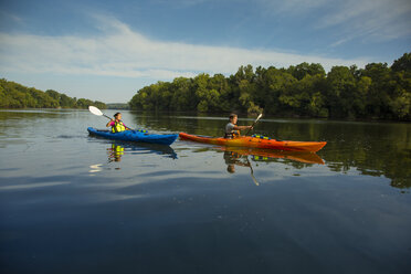 Couple kayaking in river - BLEF05274