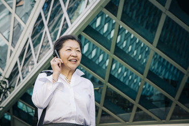 Businesswoman talking on cell phone - BLEF05316