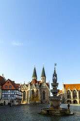 Altstädter Marktplatz, Pfarrkirche St. Martini und Brunnen, Braunschweig, Deutschland - PU01512