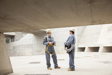 Workers talking at construction site - BLEF05684