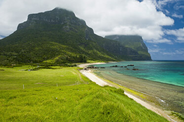 Mount Lidgbird und Mount Gower auf Lord Howe Island, Neusüdwales, Australien - RUNF02174