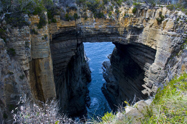 Tasmanischer Bogen und Teufelsküche, Tasmanische Halbinsel, Tasmanien, Australien - RUNF02195