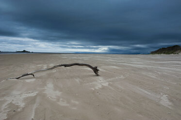 Bad weather on a lonely beach in Strahan, Tasmania, Australia - RUNF02200