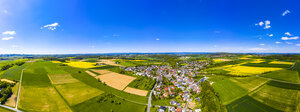 Luftaufnahme von Raps- und Maisfeldern bei Usingen und Schwalbach, Hessen, Deutschland - AMF07049
