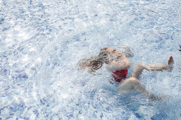 Girl diving in swimming pool - LJF00031