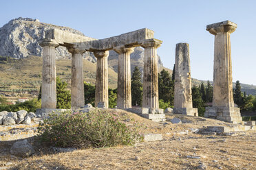 Archaischer Apollo-Tempel, Dorische Säulen, Korinth, Griechenland - MAMF00712