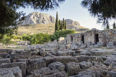 Archaeological site with view on Acrocorinth, Corinth, Greece - MAMF00713