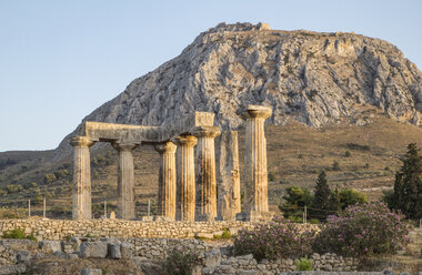 Archaischer Apollo-Tempel, Dorische Säulen, Korinth, Griechenland - MAMF00716