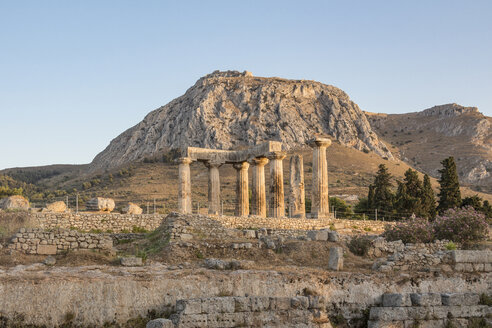 Archaischer Apollo-Tempel, Dorische Säulen, Korinth, Griechenland - MAMF00721