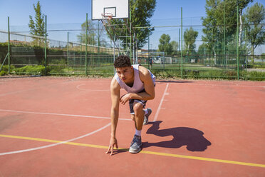 Young man playing basketball - MGIF00488