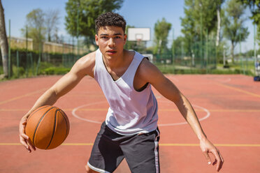 Young man playing basketball - MGIF00501