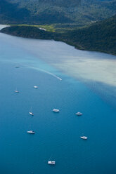 Luftaufnahme von Airlie Beach, Queensland, Australien - RUNF02238