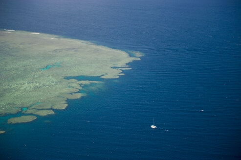 Luftaufnahme des Great Barrier Reef, Queensland, Australien - RUNF02241