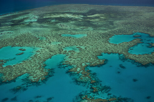 Luftaufnahme des Great Barrier Reef, Queensland, Australien - RUNF02243