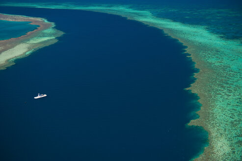 Luftaufnahme des Great Barrier Reef, Queensland, Australien - RUNF02245