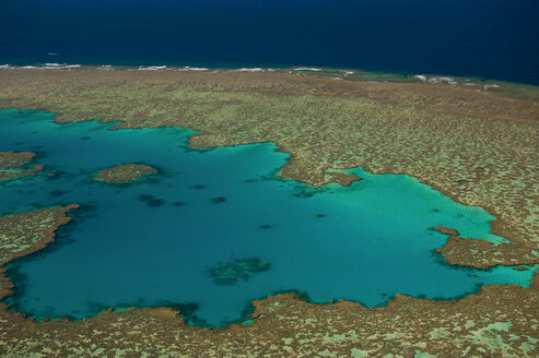 Luftaufnahme des Great Barrier Reef, Queensland, Australien - RUNF02251