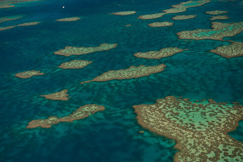Luftaufnahme des Great Barrier Reef, Queensland, Australien - RUNF02252
