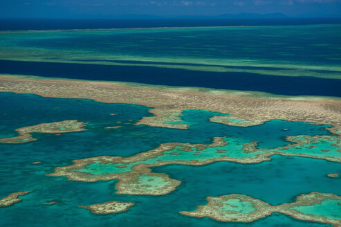 Luftaufnahme des Great Barrier Reef, Queensland, Australien - RUNF02253